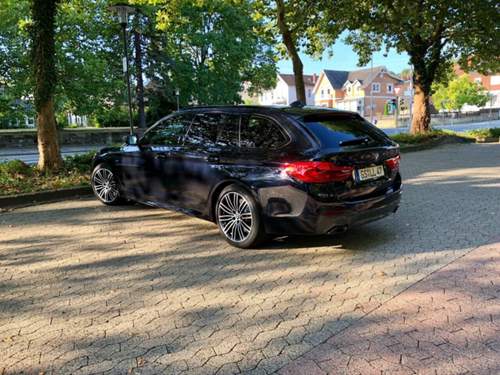 BMW 540i xDrive G31 Carbonschwarz M-Paket.jpg