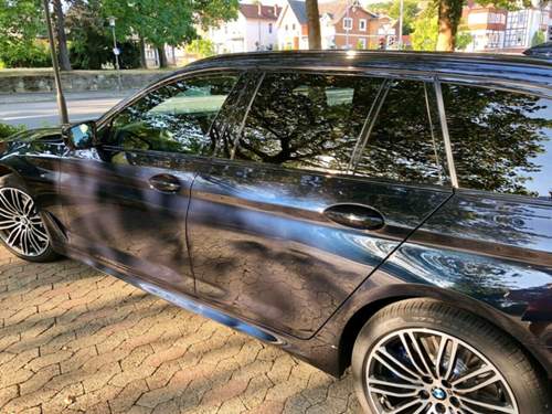 BMW 540i xDrive G31 Carbonschwarz M-Paket.jpg