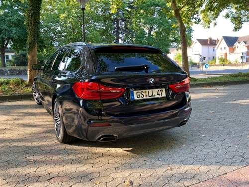 BMW 540i xDrive G31 Carbonschwarz M-Paket.jpg