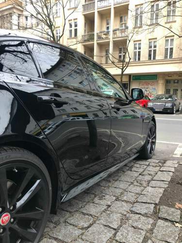 XE SE P300 R-Dyn All Black.jpg