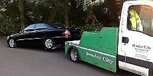 Am-haken-des-abschleppwagens-der-buergermeister-mercedes-1246563146476-.jpg