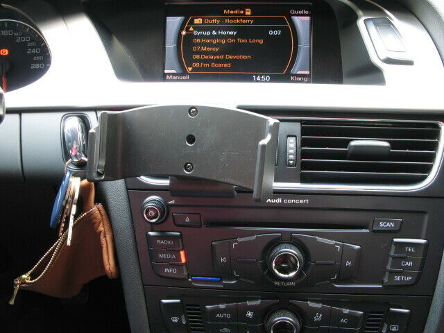 Bilder von im A4/A5 eingebaute mobile Navigationssysteme?