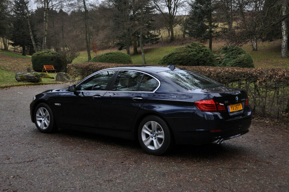 Bilder/Bericht F10 530d Imperialblau / Oyster Schwarz