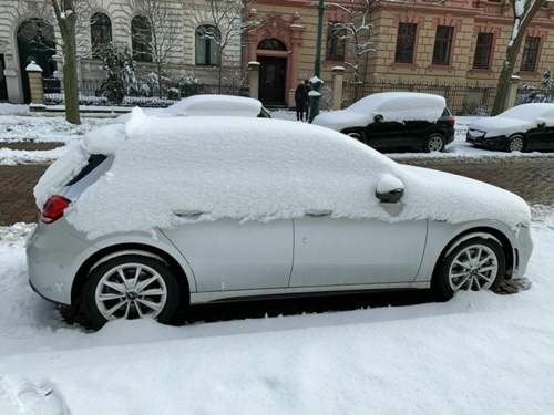 Snow-Edition mit Heckspoiler.jpg