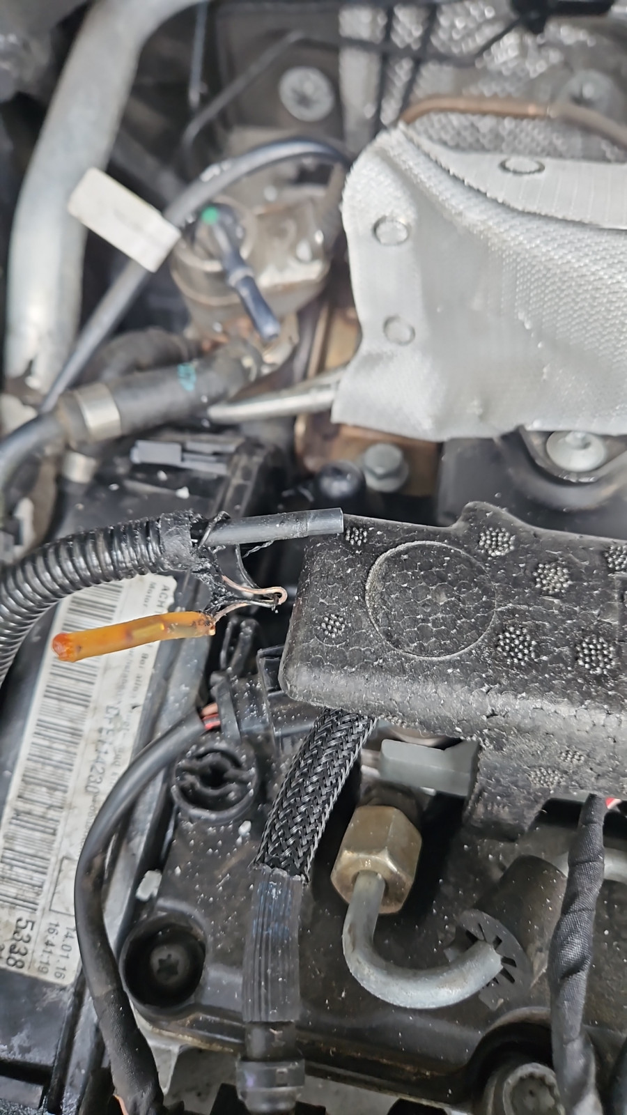 BiTDI weisse Ablagerungen im Motorraum - AdBlue?