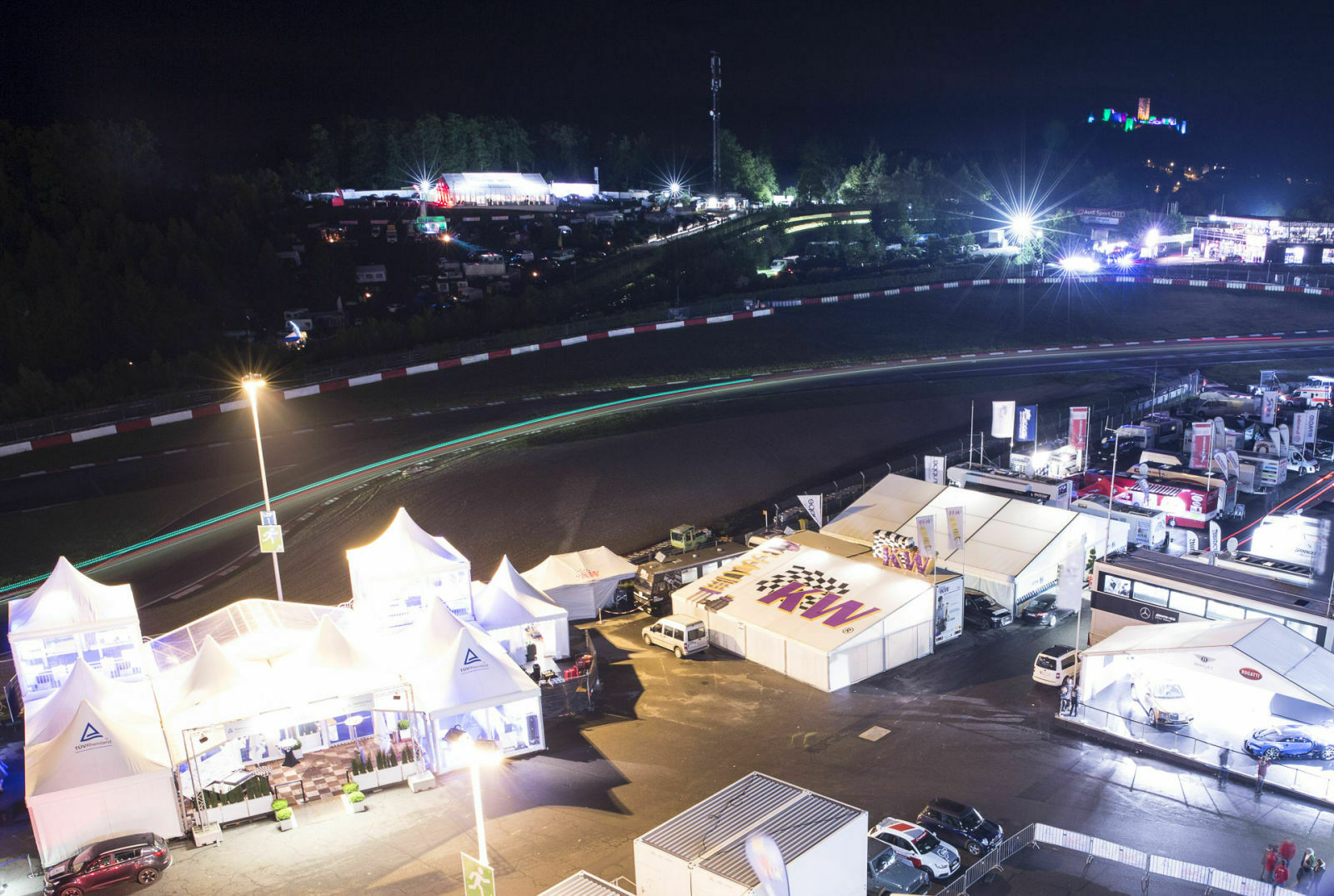 Nachtschicht beim 24h-Rennen am Nürburgring