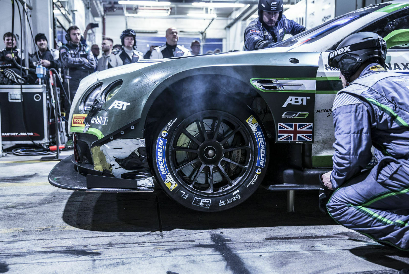 Nachtschicht beim 24h-Rennen am Nürburgring