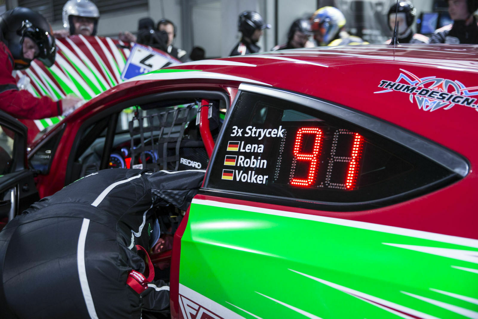 Nachtschicht beim 24h-Rennen am Nürburgring