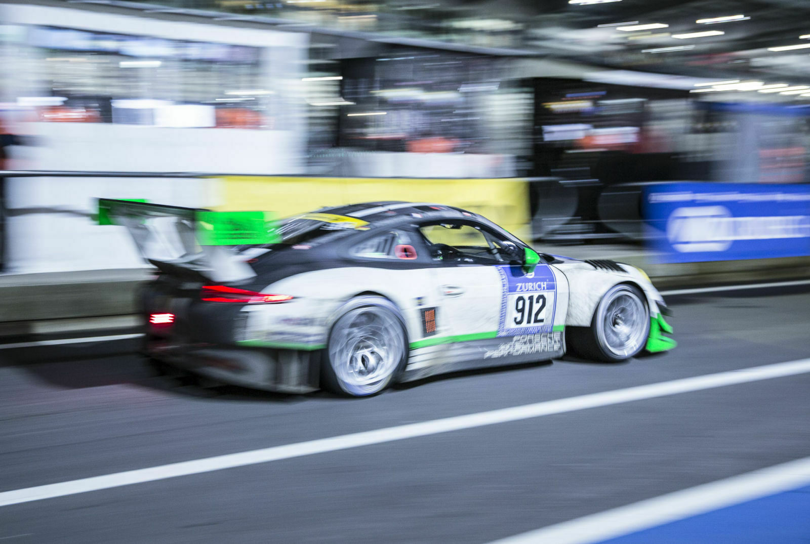 Nachtschicht beim 24h-Rennen am Nürburgring