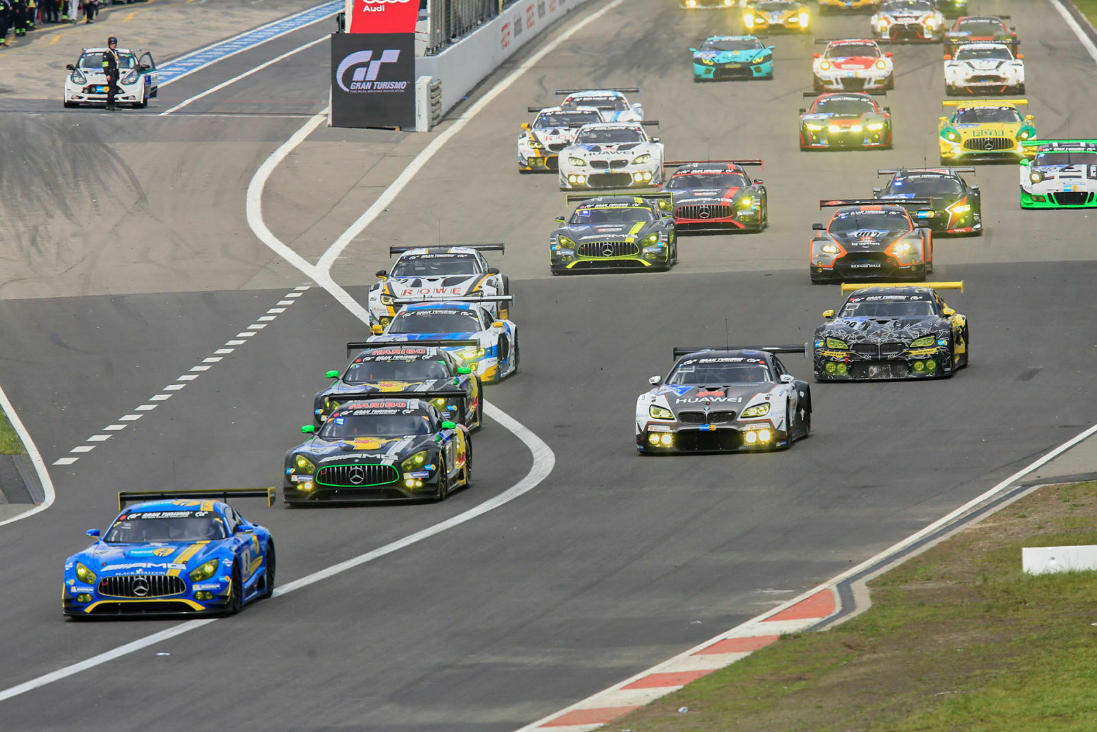 Die 24h Stunden am Nürburgring sind gestartet. Wir halten Euch auf dem Laufenden.
