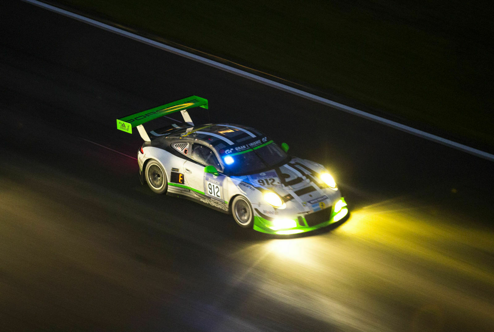 Nachtschicht beim 24h-Rennen am Nürburgring