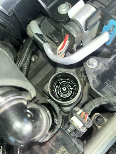 KGE Stutzen Ventildeckel am Auto