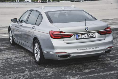 Nur der Aufkleber am Heck weist auf den nicht serienmäßigen Zustand des BMW hin