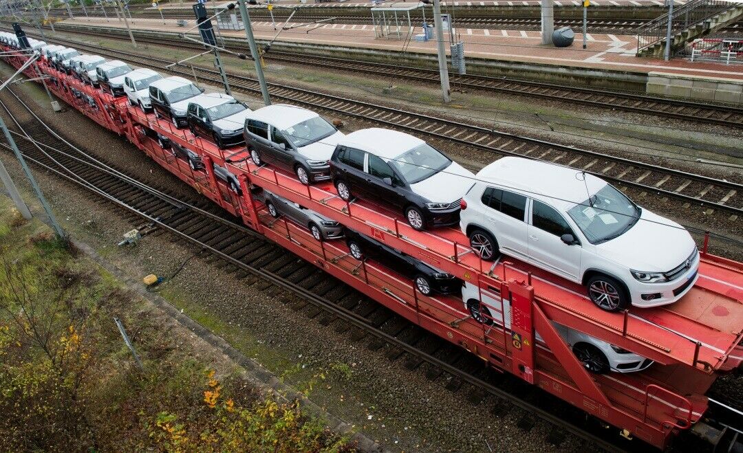 Wer sich einen Neuwagen bestellt, wählt meist die Farben Silber-Grau, Weiß oder Schwarz