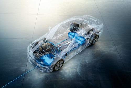 In 3,5 Stunden soll der Akku des Plug-in-Hybrids 530e iPerformance induktiv gefüllt werden