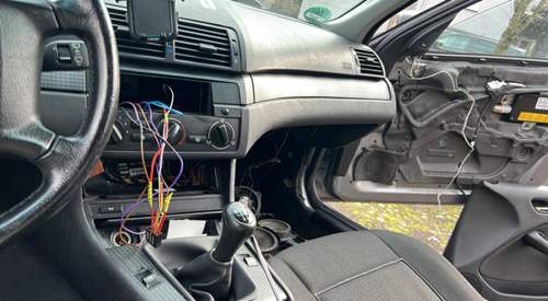 Keine Kabel in den Seitentüren verlegt