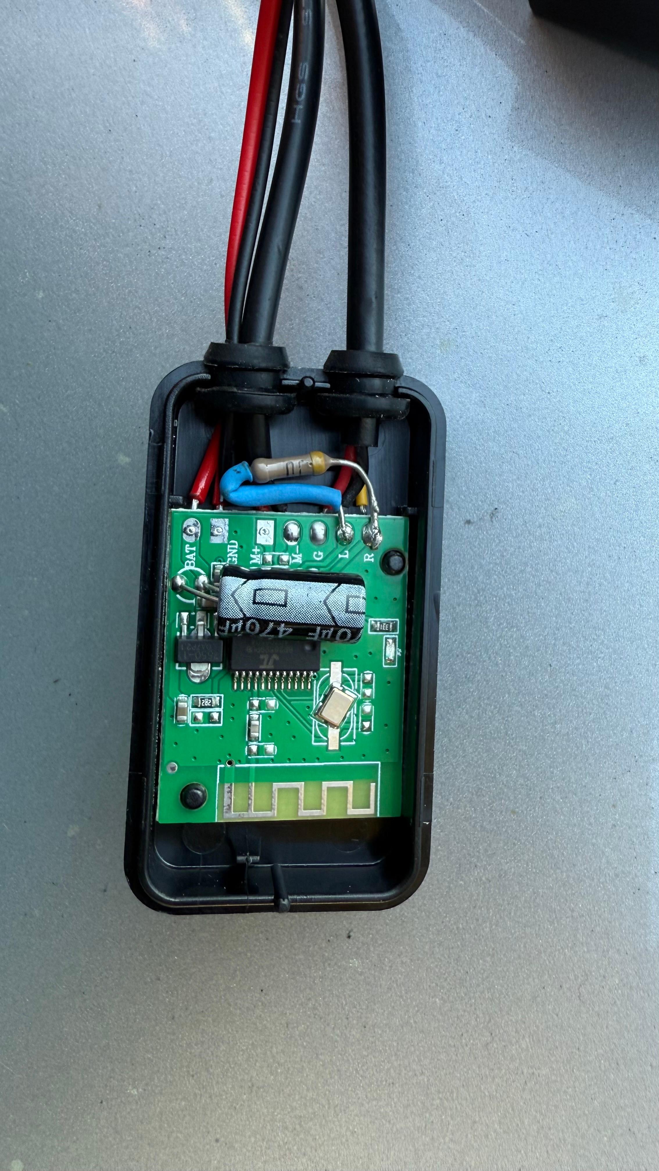 BMW E47 2005, Business CD Radio, Bluetooth Nachrüsten über Aux/Sound-System Eingang