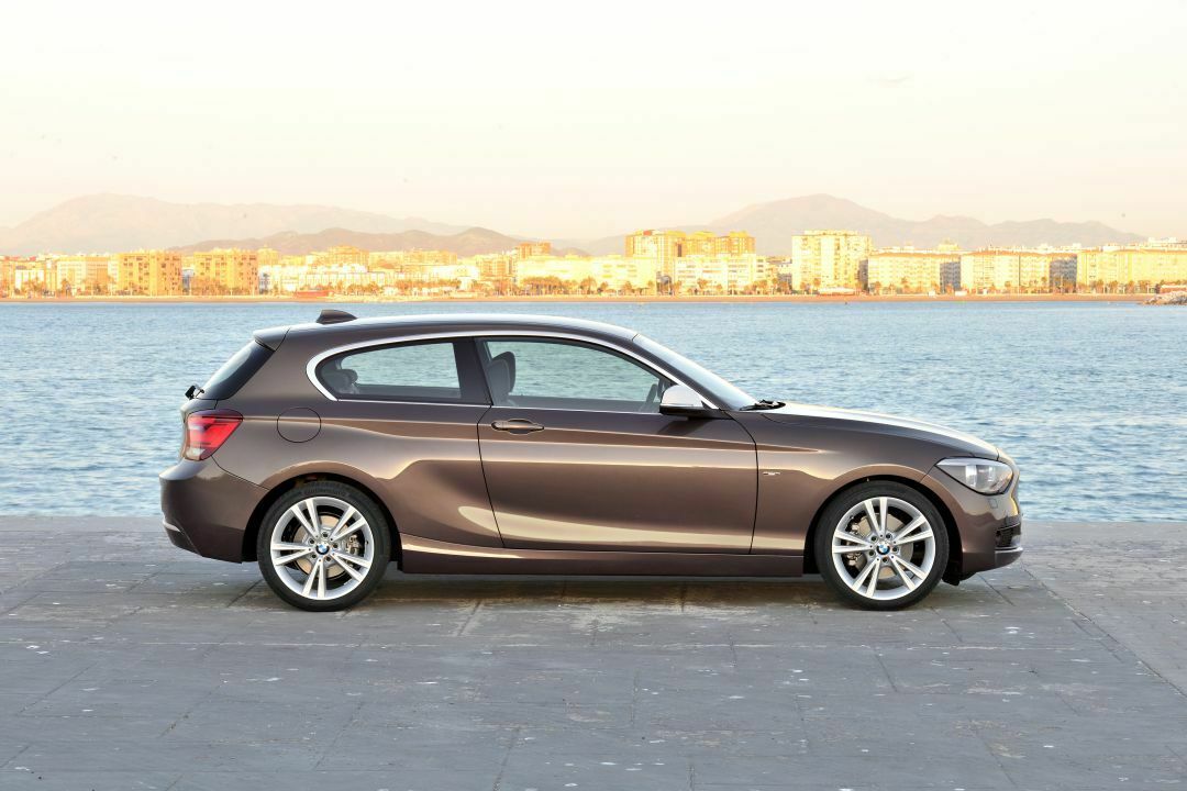 1er BMW: Coupéhaftere Seitenlinie