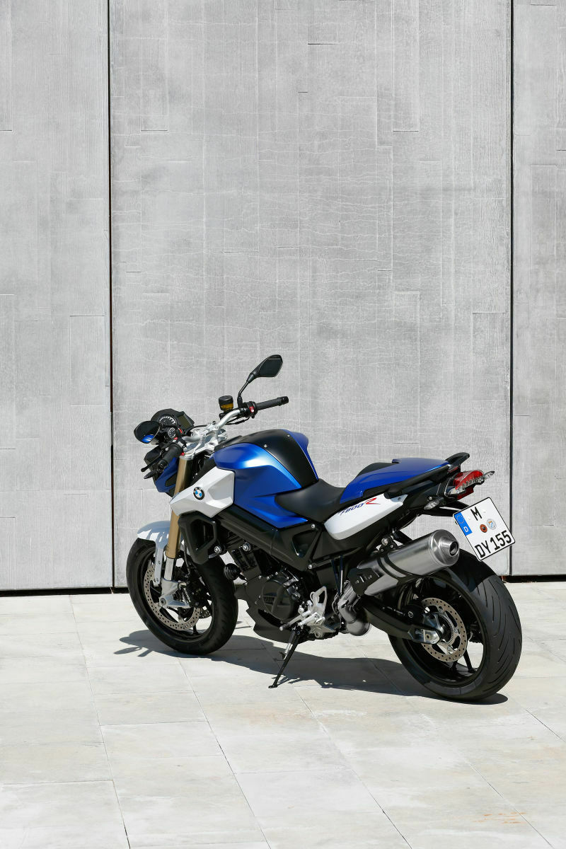 Ab Februar 2015 steht die BMW F 800 R bei den Händlern. Die Preise beginnen bei 8.900 Euro
