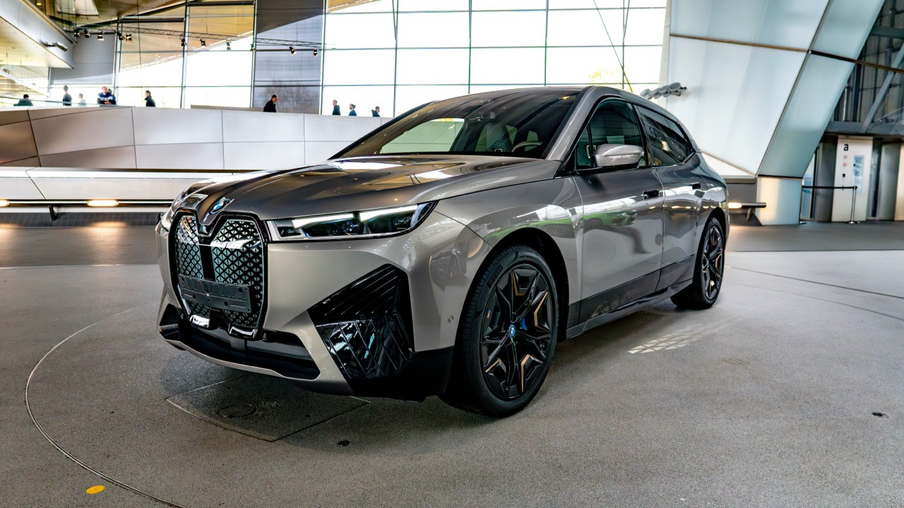 BMW iX - Wartezimmer