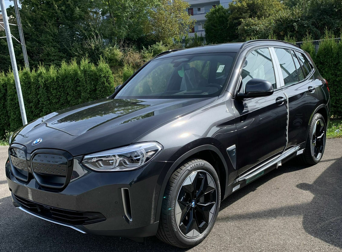 BMW iX3 - Wartezimmer