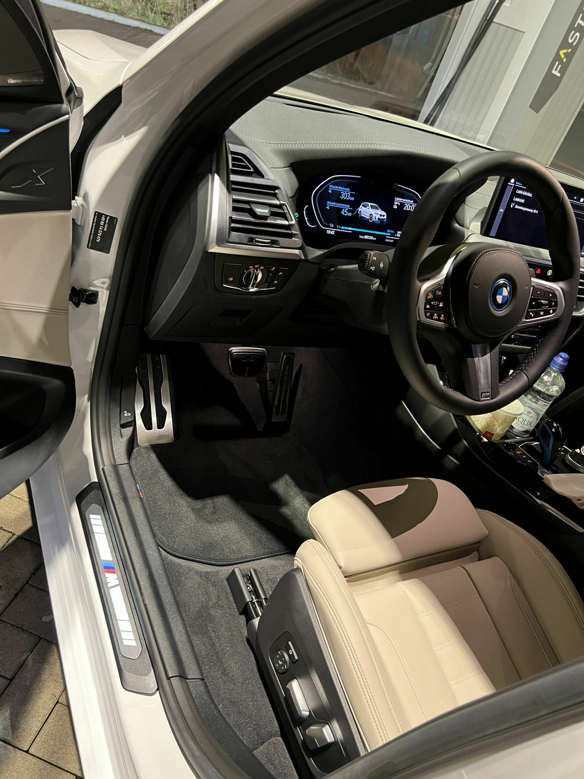 BMW iX3 - Wartezimmer