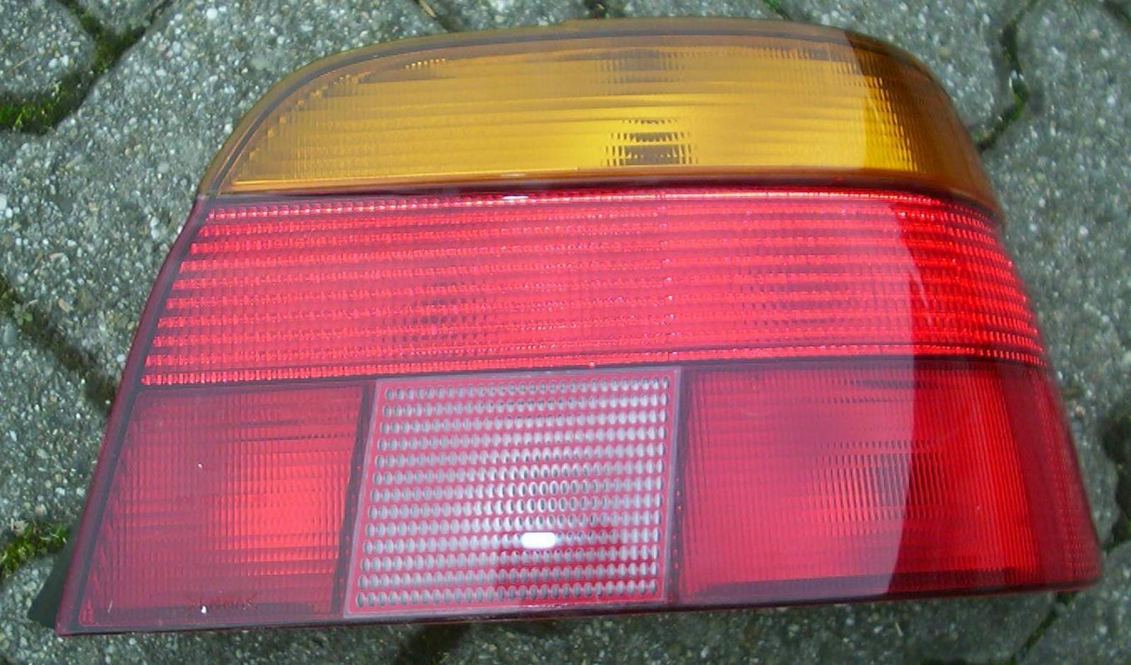BMW neue Rückleuchte 5er E39 rechts : Biete