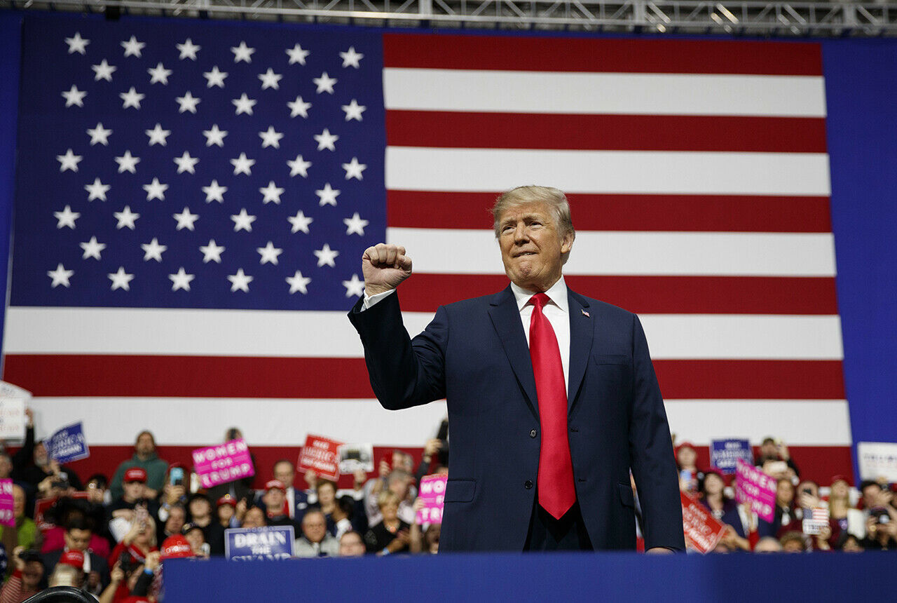 US-Präsident Donald Trump schießt wieder gegen die deutsche Automobilindustrie. Fahrzeuge von Daimler und BMW sollen mit Strafzöllen belegt werden
