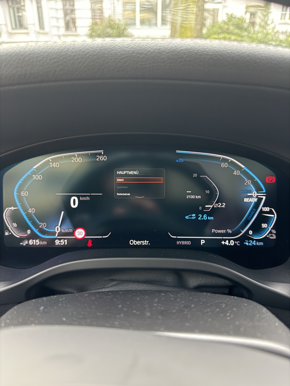 BMW X3 30e G01 // Vollgetankt zeigt die Reichweite nur 332 km