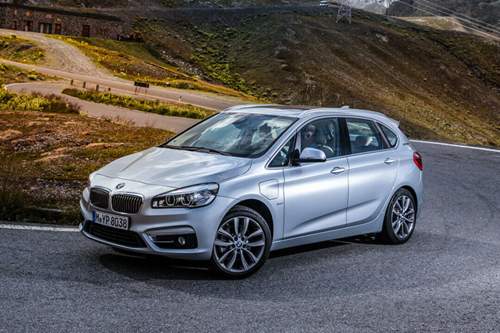 Ein 136 PS starker Dreizylinder arbeitet im Active Tourer 225xe mit einem 88-PS-Elektromotor zusammen