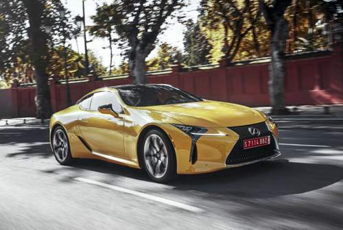 Hartes Fahrwerk, kräftiger Motor: Der LC500 tritt gut an. Erst bei 270 km/h ist Schluss