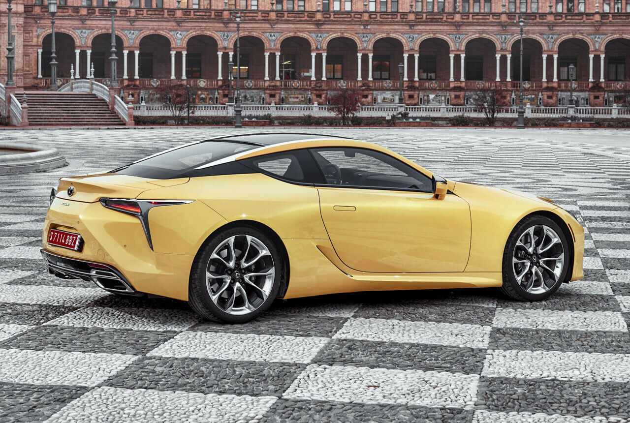Fast 100.000 Euro wird das Schwarze Schaf der Lexus-Familie kosten - der Hybrid wird etwas billiger