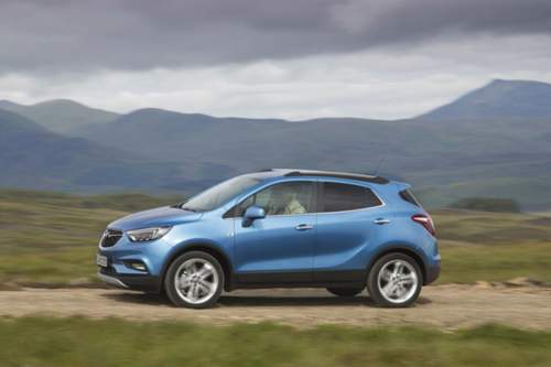 Formal, aber auch preislich liegen Opel Crossland X und Mokka X (Foto) dicht beieinander. Technisch trennen sie genau die Pole, zwischen denen Opel sich in Zukunft bewegen muss: PSA-Zukunft beim Crossland, GM-Vergangenheit beim Mokka