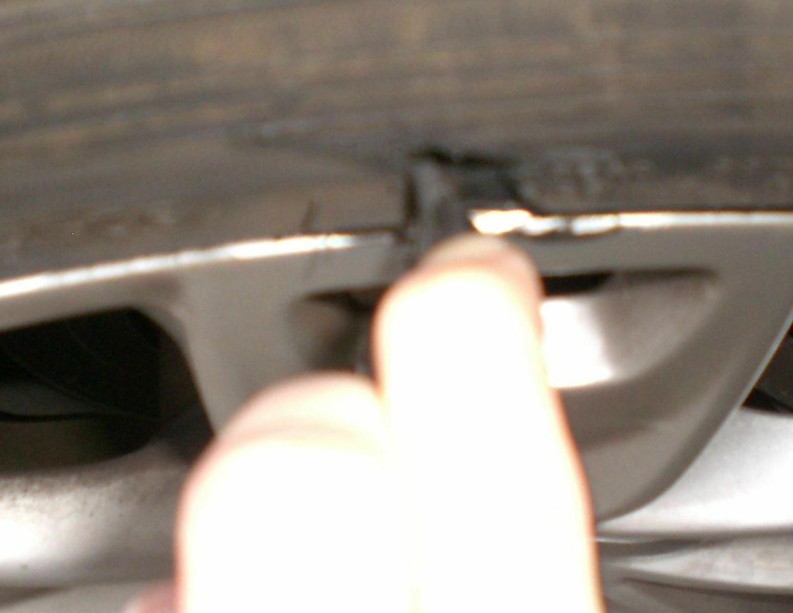 Bordstein geküßt... Hankook Evo beschädigt! 1 neuen, 2 neue oder gar keinen neuen Reifen kaufen?