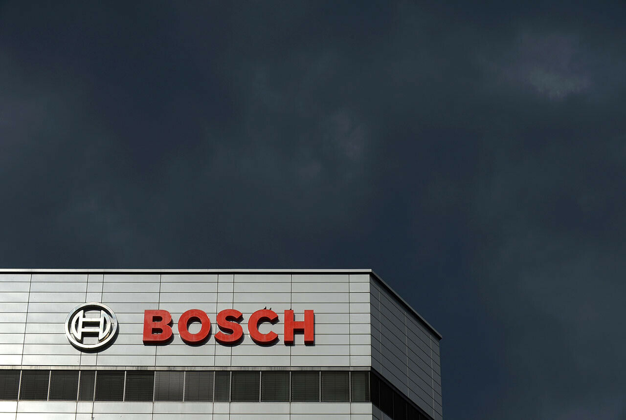Bosch hat sich im Abgasskandal mit US-Klägern geeinigt. Details zu etwaigen Entschädigungszahlungen gibt es noch nicht, zuvor hatten Medien berichtet, der Vergleich belaufe sich auf rund 300 Mio Dollar