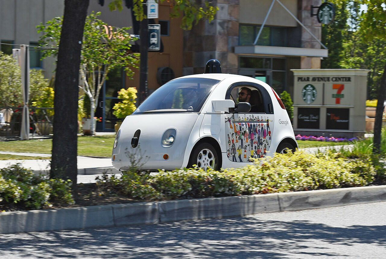 Google hat mehr Kilometer mit Roboterautos zurückgelegt als jedes andere Unternehmen. Andere Firmen haben allerdings mehr Patente fürs autonome Fahren