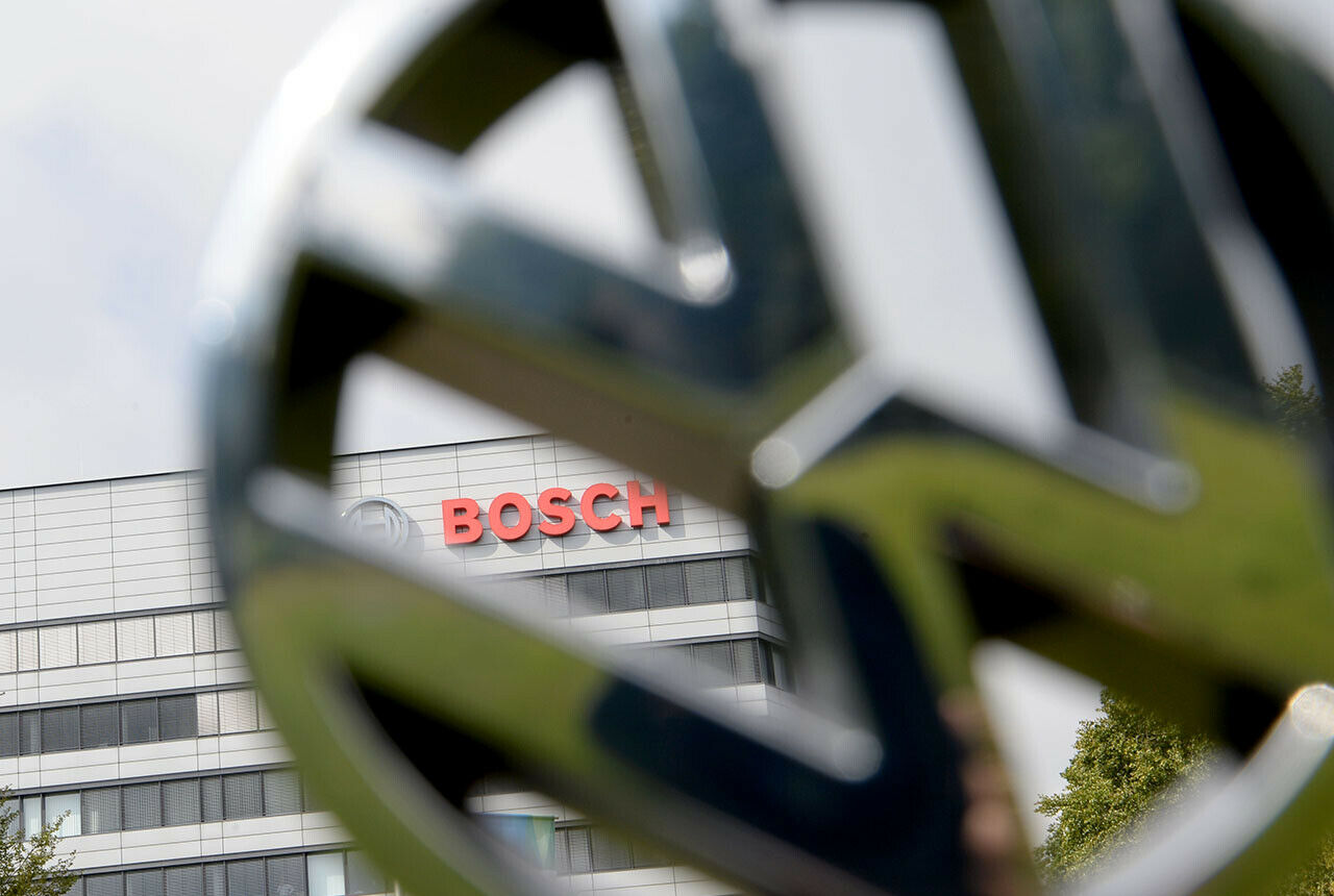 Bosch lieferte Steuergeräte an Volkswagen, mit deren Software der Dieselbetrug möglich war. Jetzt einigte sich der Zulieferer mit Zivilklägern auf einen Vergleich