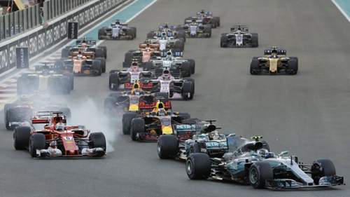 Der Finne Valtteri Bottas vom Team Mercedes führt das Feld an
