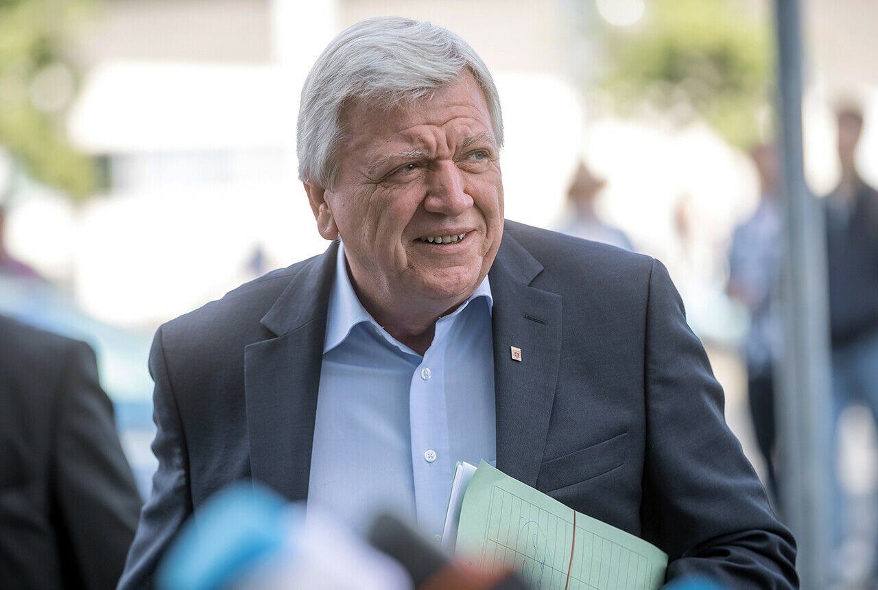 Laut Hessens Ministerpräsident Volker Bouffier (CDU) könnten Finanzierung der Hardware-Nachrüstung alter Dieselfahrzeuge auch Steuergelder eingesetzt werden