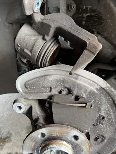 BMW X1 F48 Bremsservice, vorn 002