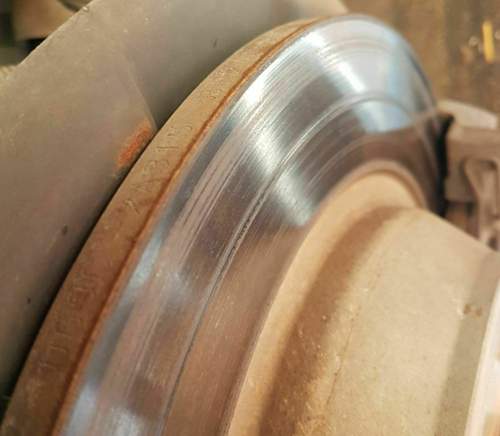 Bremsscheibe - positive Rille in Miitte