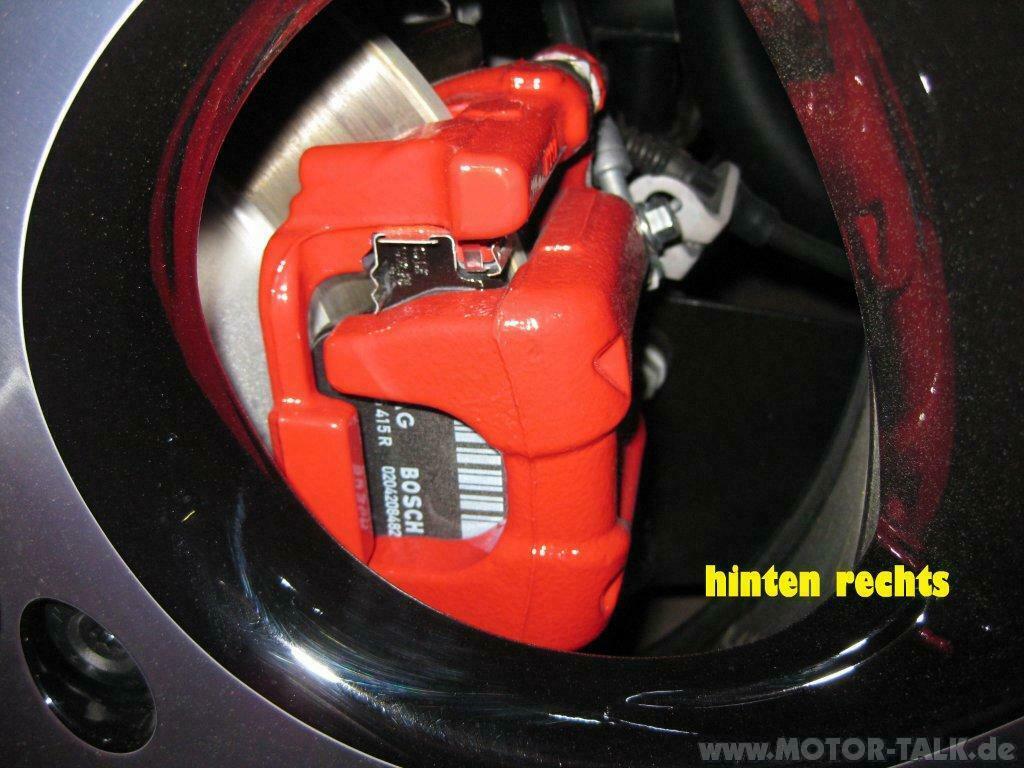 Bremssättel beim GTI in unterschiedlichem rot