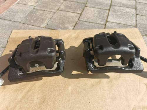Bremssättel hinten schwarz matt