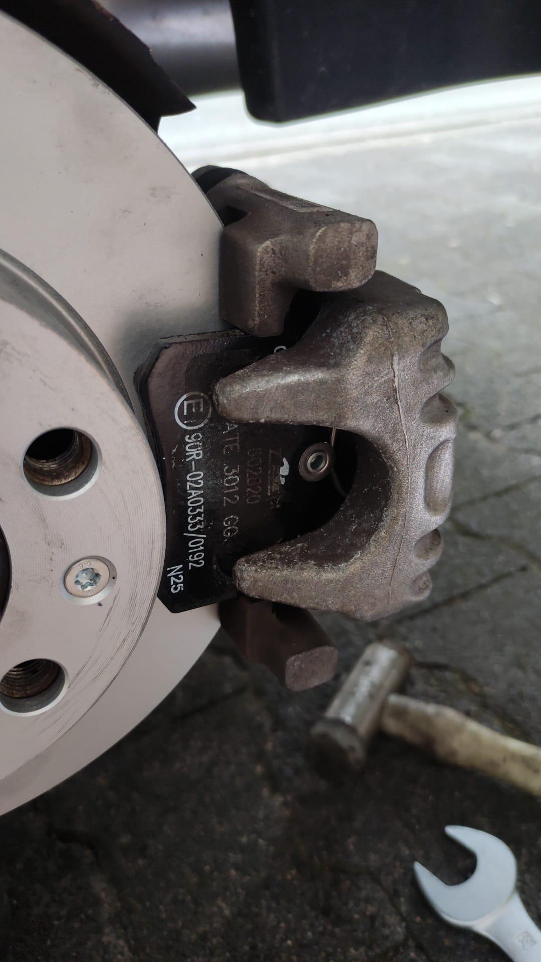 Bremsscheiben Hinten die 10te. So sehen die nach 28000 km aus.