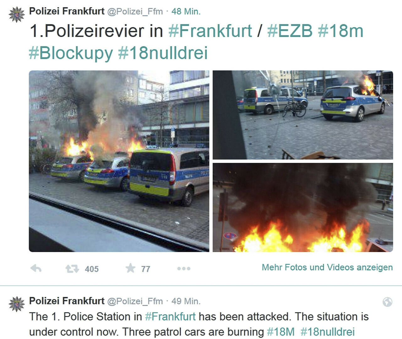 Vor einer Polizeiwache brennen drei Dienstwagen