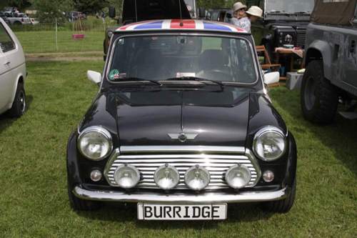 BMC Ur-Mini mit Union Jack auf dem Dach - British Weekend Remeringhausen
