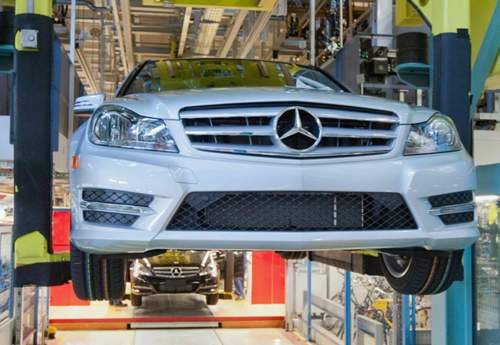 Mercedes-Produktion in Sindelfingen. Daimler hatte sich nach internen Tests kategorisch geweigert, seine Produktion auf das neue Kältemittel umzustellen.