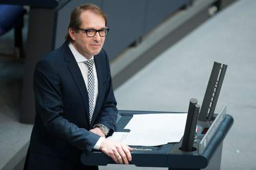 Alexander Dobrindt rechnet mit Mauteinnahmen von jährlich 500 Millionen Euro