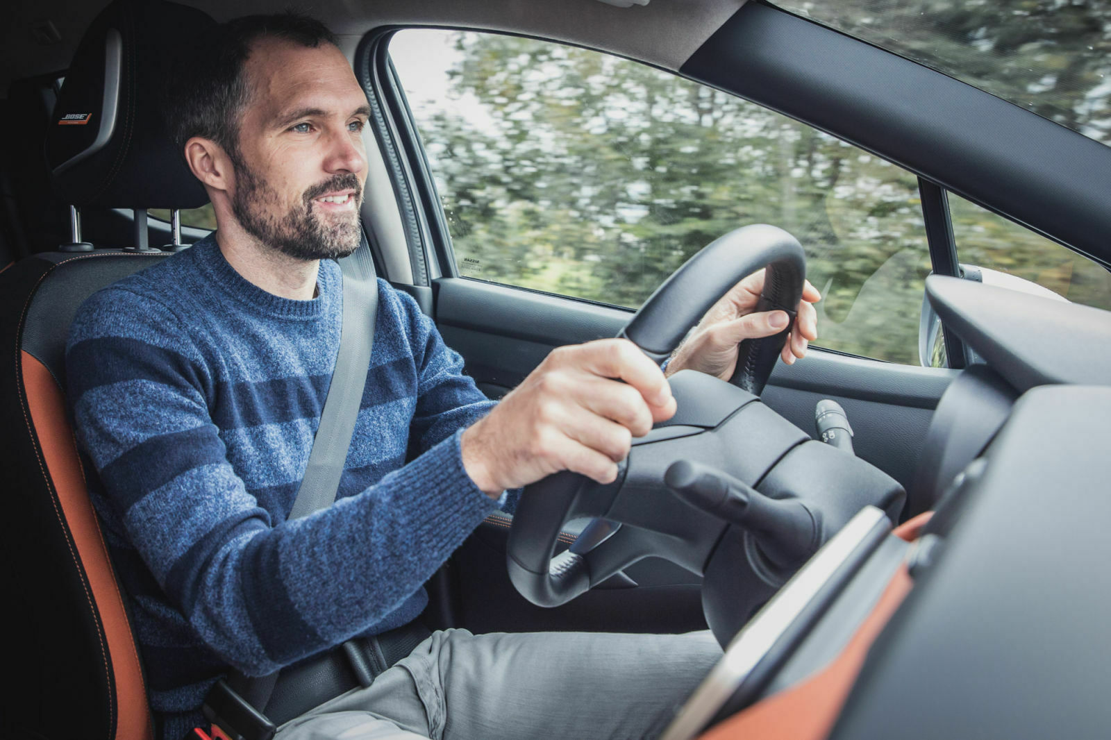 Eine der Stärken des neuen Nissan Micra ist seine Lenkung. Optimal gewichtet, präzise und gefühlvoll liegt sie in der Hand