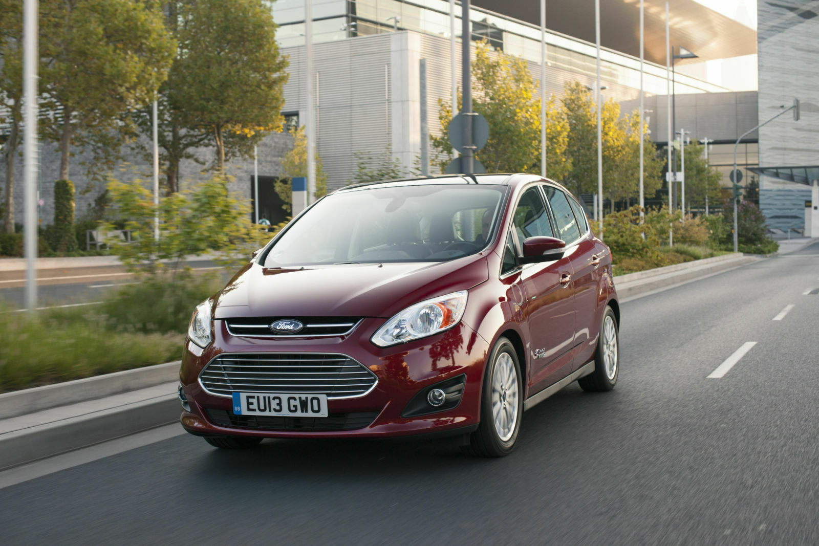 Der Ford C-Max soll im kommenden Jahr als Plug-in-Hybrid auf den Markt kommen